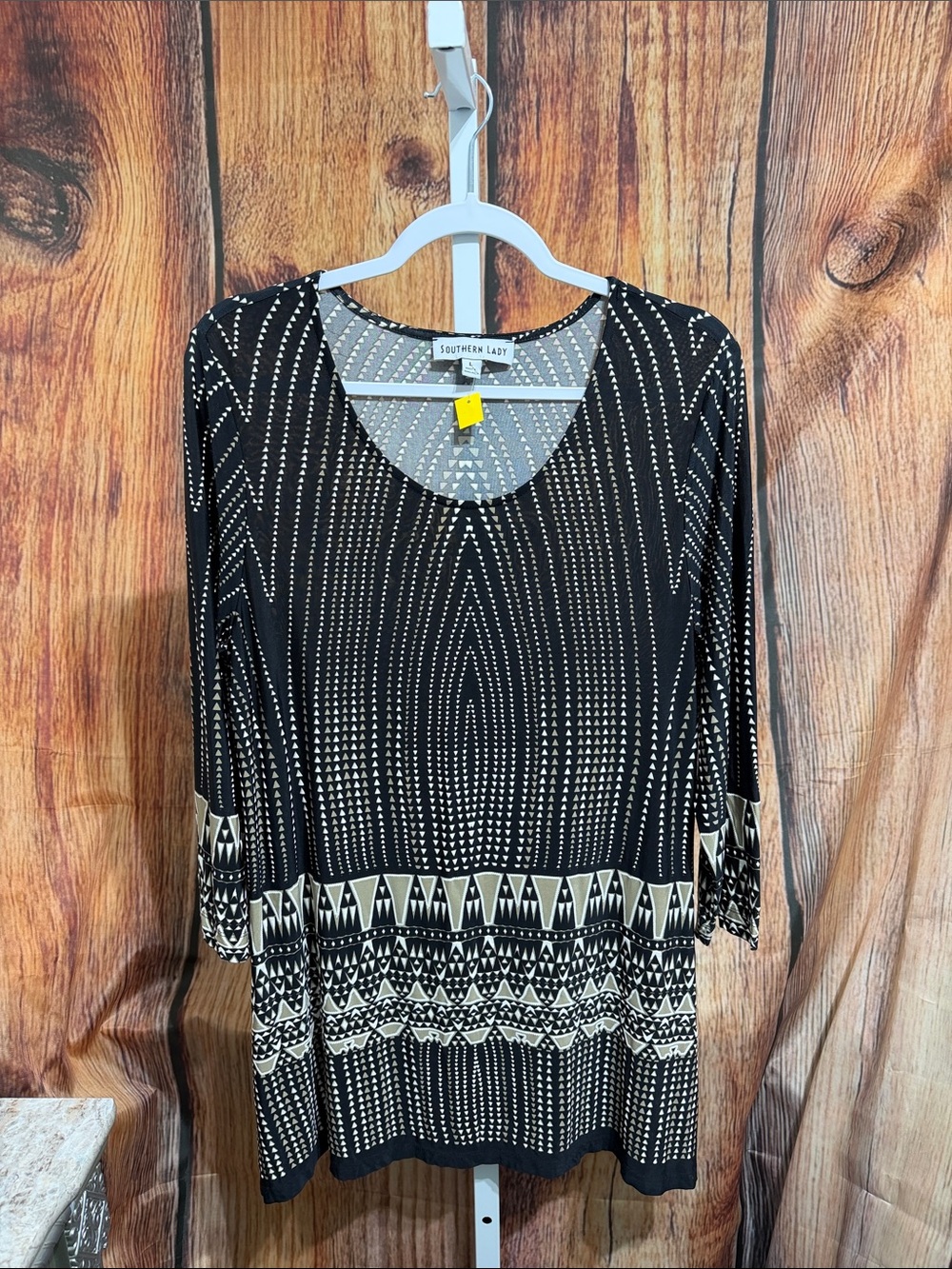 🚨(5/$10) Southern Lady Geometrical Print Blouse Size Large
